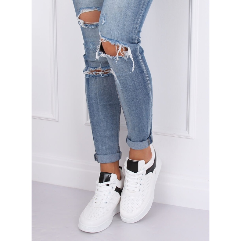 Valkoiset urheilukengät, joissa on kiilat 85-429 VALKOINEN / MUSTA 2