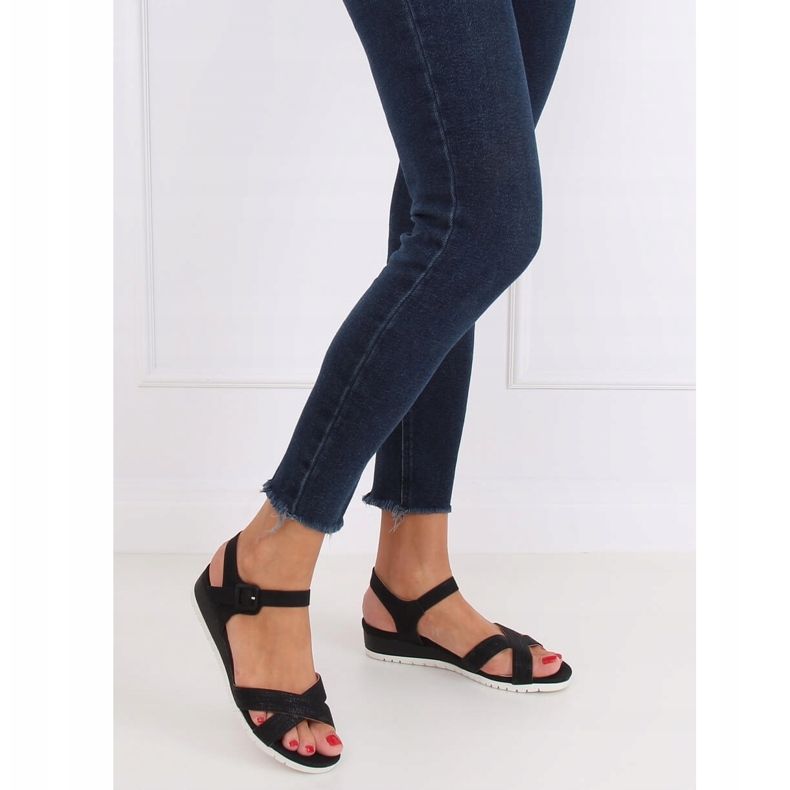 Mustat sandaalit matalalla kiilakannalla NS115P Musta 2