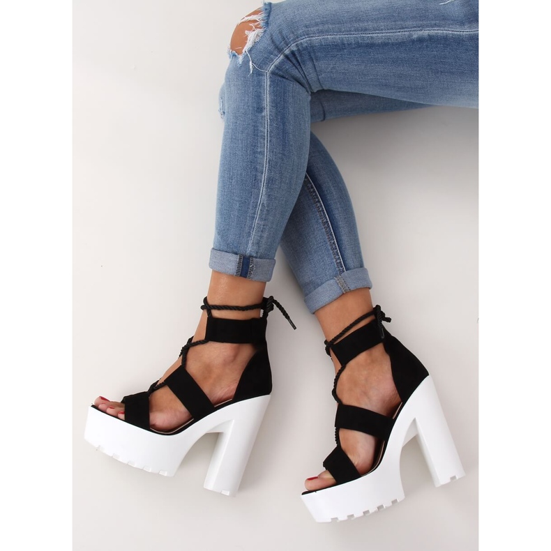 Mustat sandaalit alustalla NS120 Black 1