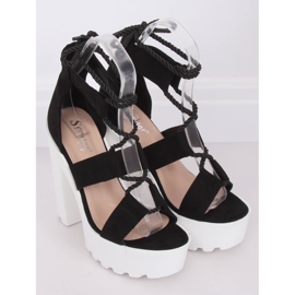 Mustat sandaalit alustalla NS120 Black 2