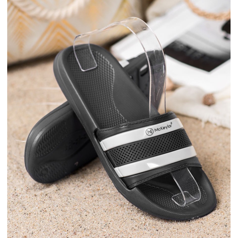 MCKEYLOR -urheilutossut musta 1