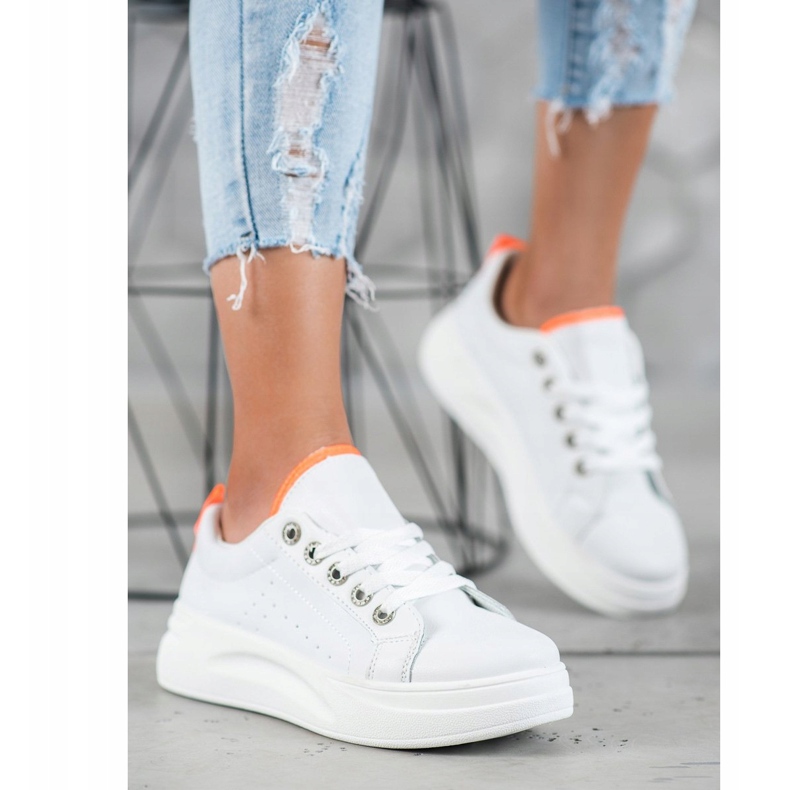 SHELOVET Muodikkaat lenkkarit lavalla valkoinen 1