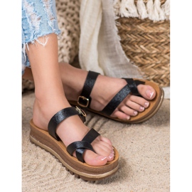 Comer Tossut muotialustalla musta 2