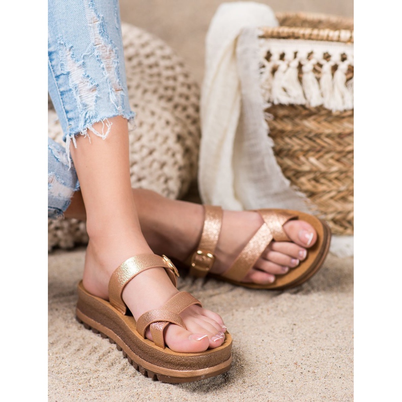 Comer Tossut muotialustalla keltainen 2