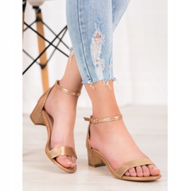 Small Swan Kiiltävät Eco -nahkasandaalit kultainen 1