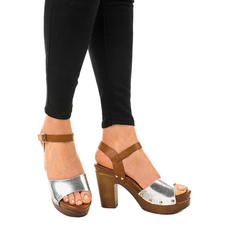 Hopeakorkoiset sandaalit 150-615 ruskea harmaa 1