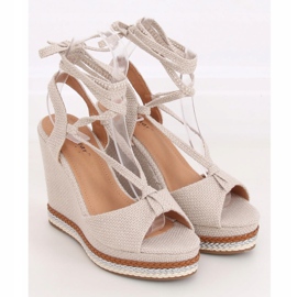 Beige GP07 Beige kiilamaiset sandaalit 1