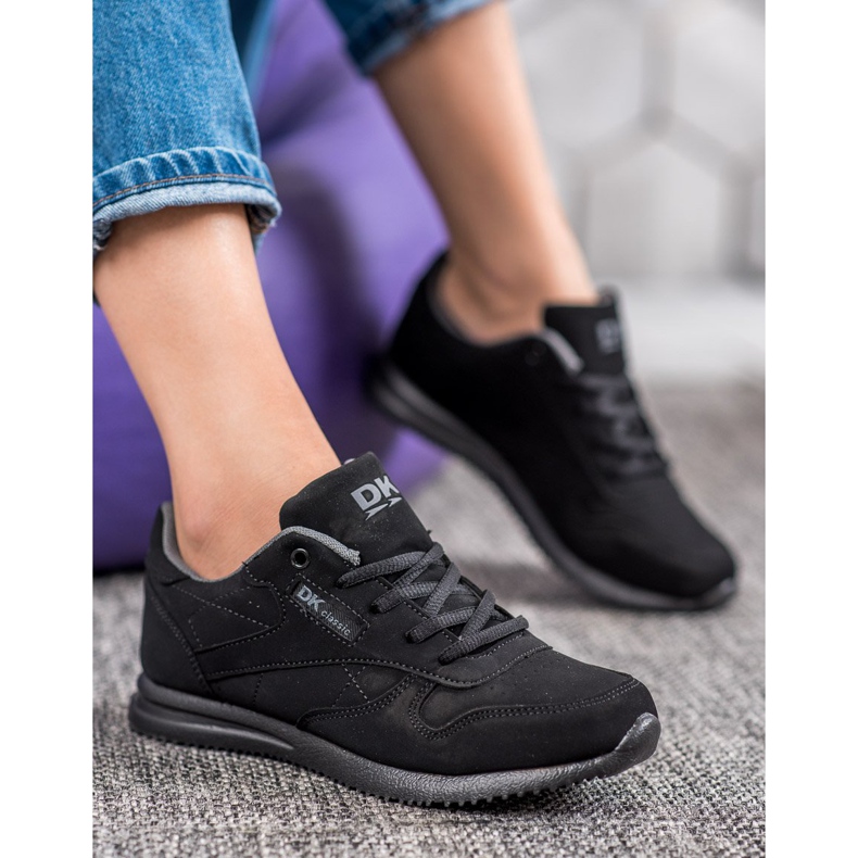 DK Vaalean mustat urheilukengät 1