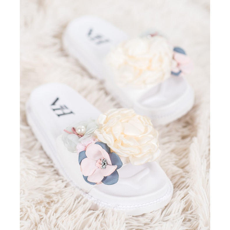 SHELOVET Mokkanahkatossut kukilla valkoinen 2