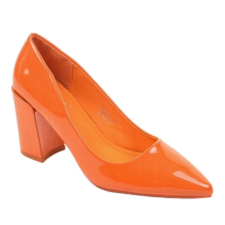 Oranssit pumput LE061P -pylväässä 1