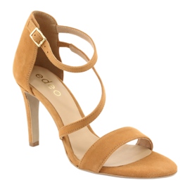 Edeo Naisten nahkaiset sandaalit Szpilka 3344 töykeästi keltainen 1