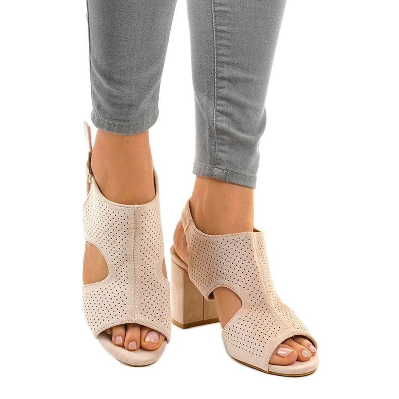 Beige, avoin sandaalit leikkauksella 99-33A 1