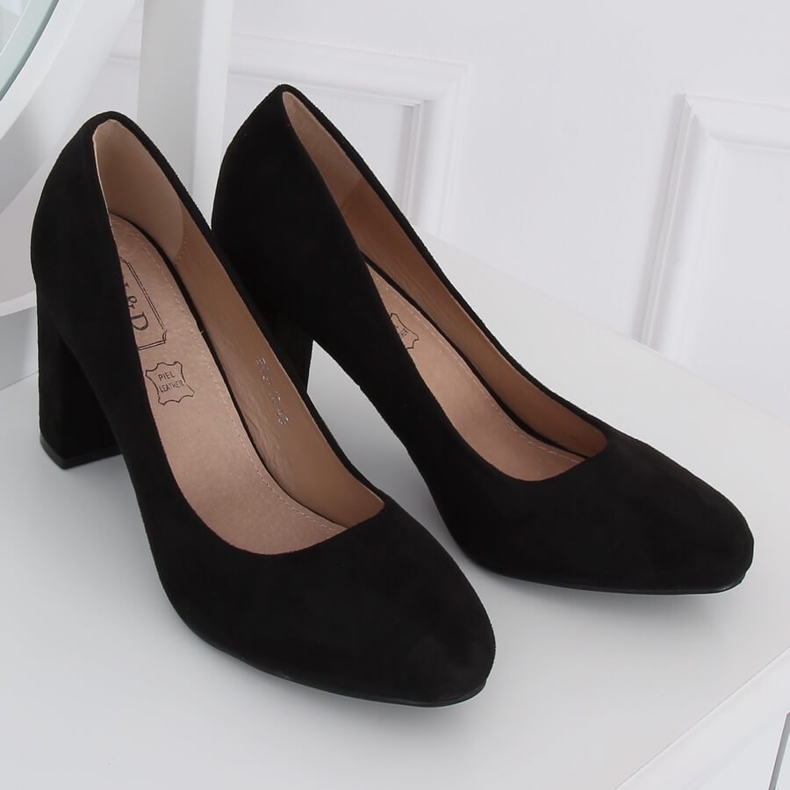 Pumput pylväässä musta E08-10 Musta 1