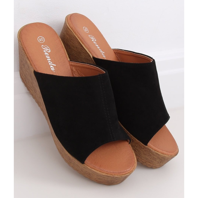 Mustat tossut kiilassa musta 10-236 Musta 1