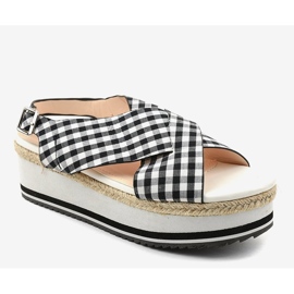 Mustat sandaalit alustalla 1508-1 valkoinen 1