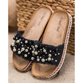 Small Swan Tossut lavalla helmillä musta 1