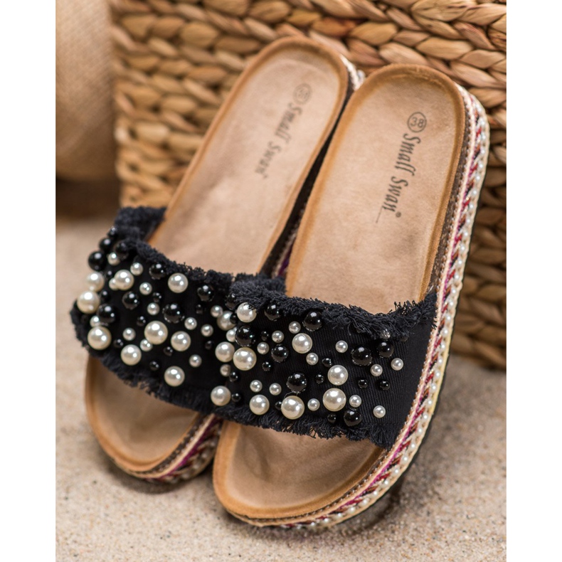 Small Swan Tossut lavalla helmillä musta 1