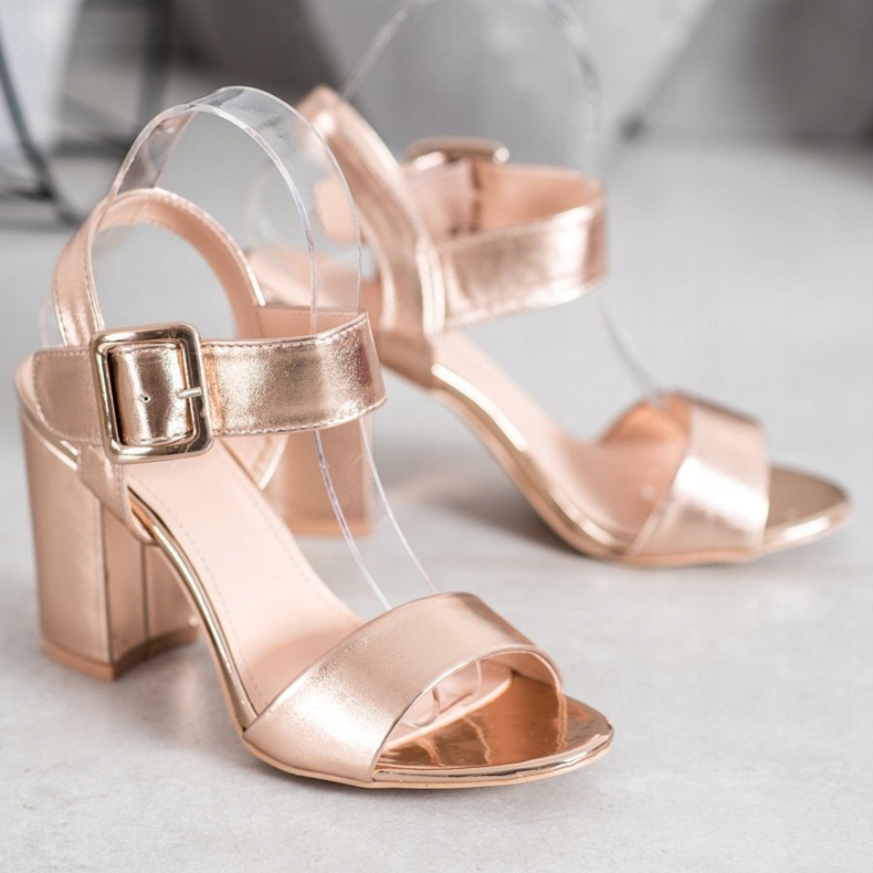 Small Swan Sandaalit baarissa Eco -nahkaa kultainen 1