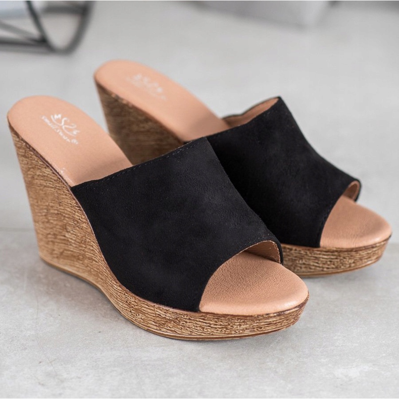 Small Swan Kevyet mokkanahkatossut musta 1