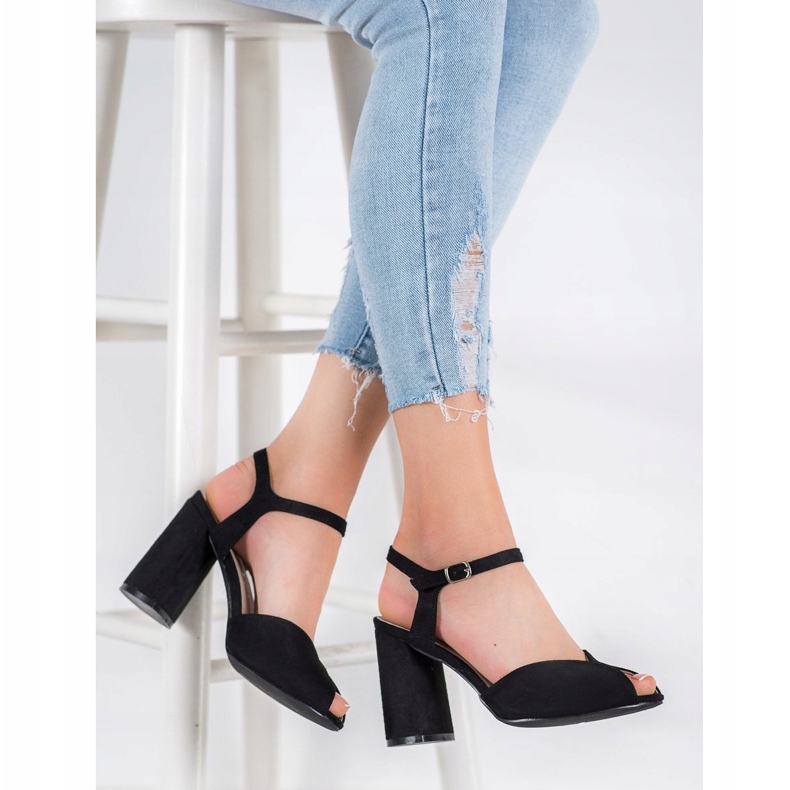 Filippo Mustat sandaalit baarissa 1