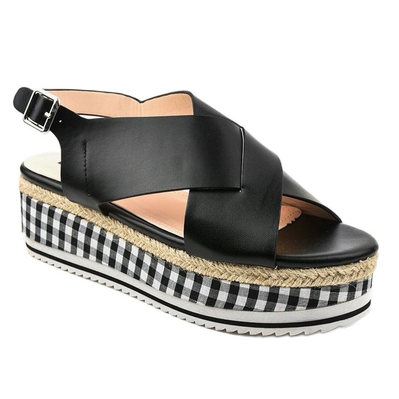 Mustat sandaalit alustalla 1507-1 1