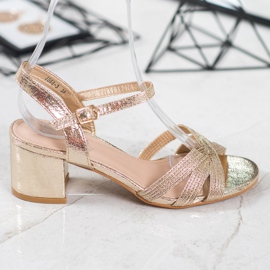 Small Swan Kiiltävät sandaalit baarissa keltainen 2