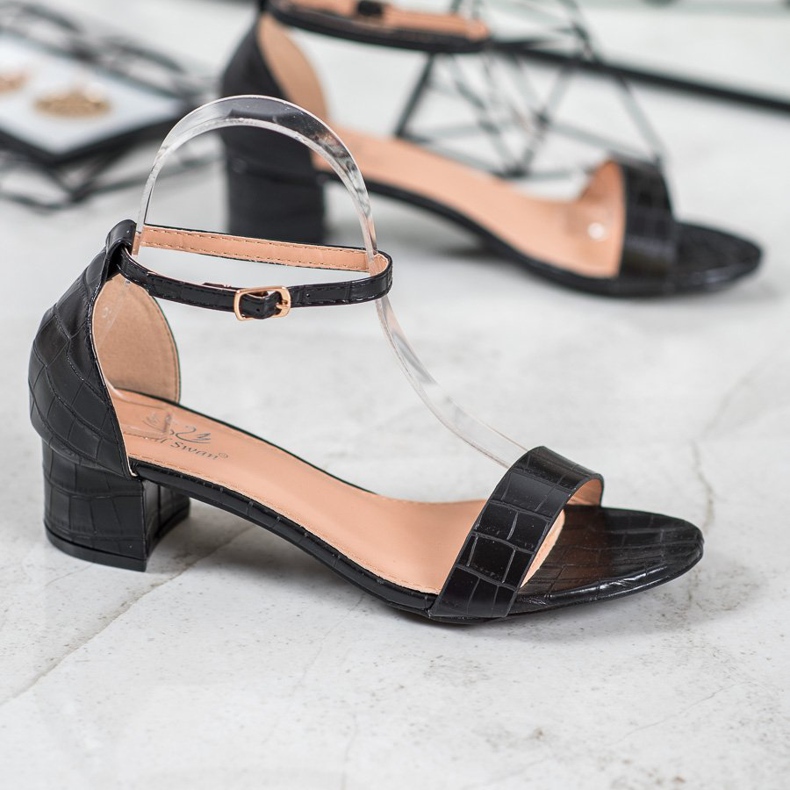 Small Swan Mukavat sandaalit matalalla pylväällä musta 1