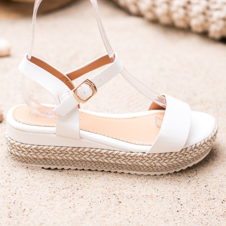 Weide Valkoiset sandaalit koristeellisella alustalla valkoinen 1