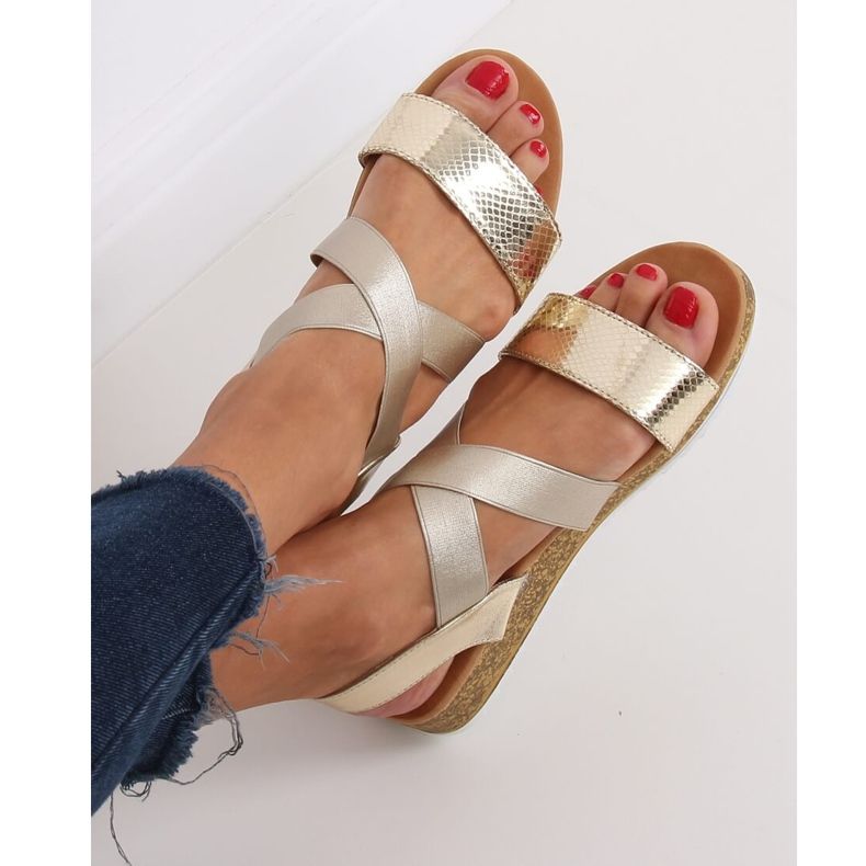 AM042 Kultaiset naisten kultaiset sandaalit kultainen 2