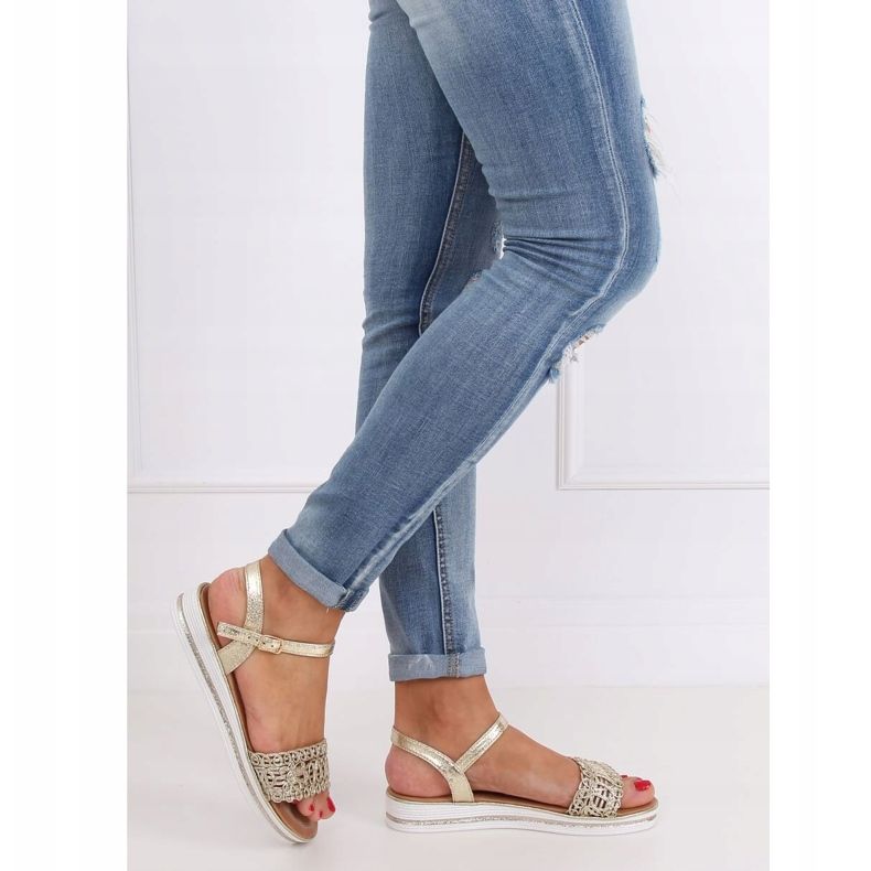 Kultaiset naisten sandaalit 35-197 Kulta kultainen 1