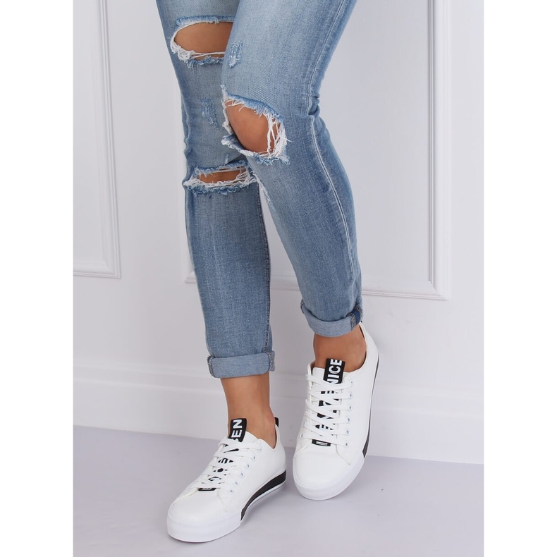 Valkoiset naisten lenkkarit CC-17 Musta valkoinen 1