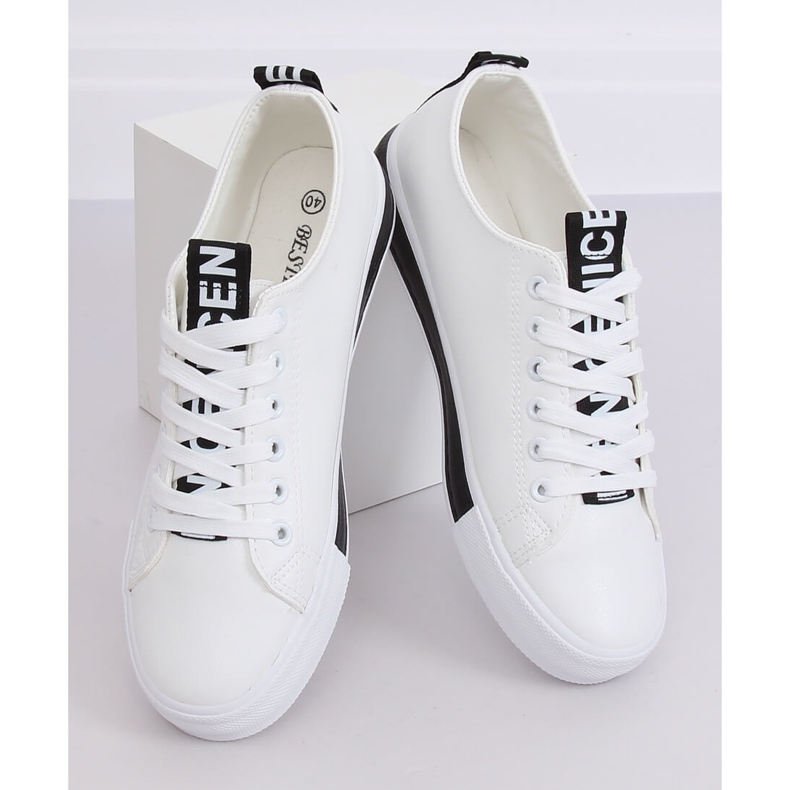 Valkoiset naisten lenkkarit CC-17 Musta valkoinen 2