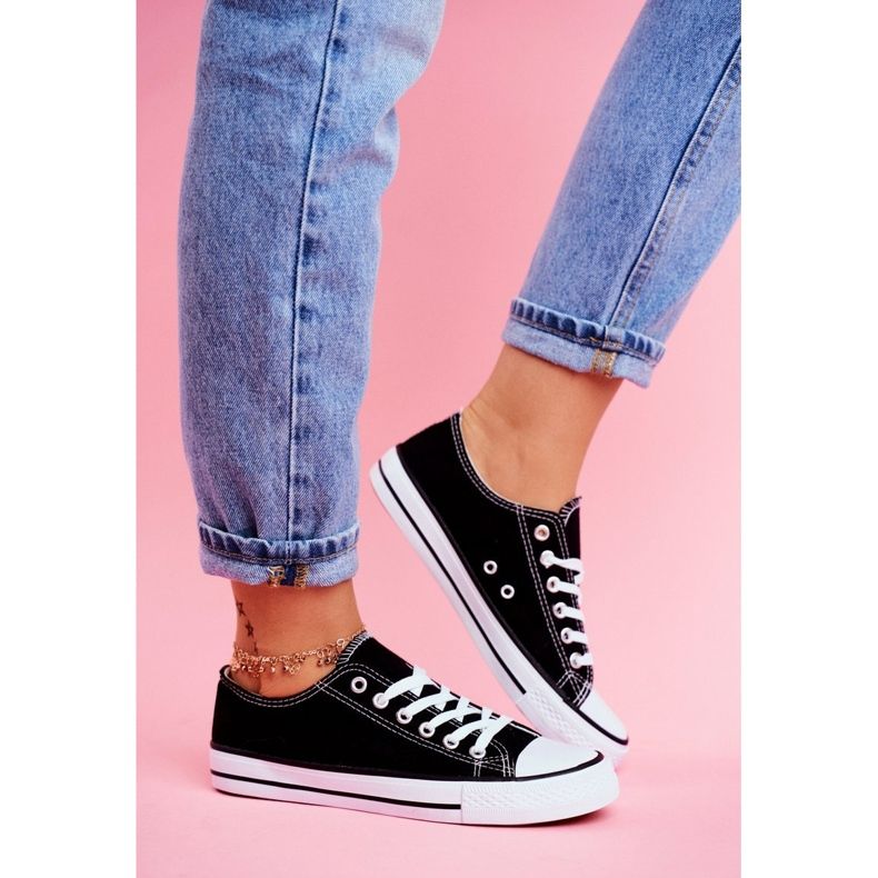 PS1 Omerta mustat lenkkarit valkoisella pohjalla valkoinen 1