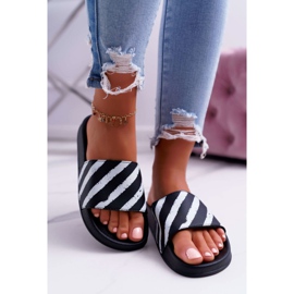 Aynna Naisten mustat tohvelit 2