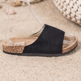 SHELOVET Mustat tossut alustalla 2