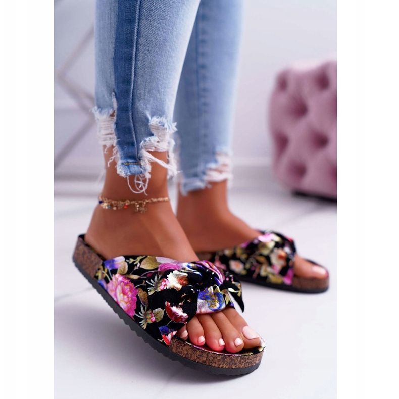 SEA Naisten mustat tohvelit korkkikukkien Wendyn rusetissa monivärinen 1