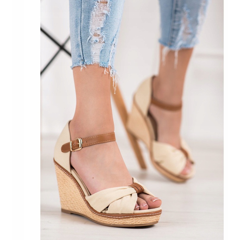 SHELOVET Korkeakorkoiset sandaalit ruskea 1