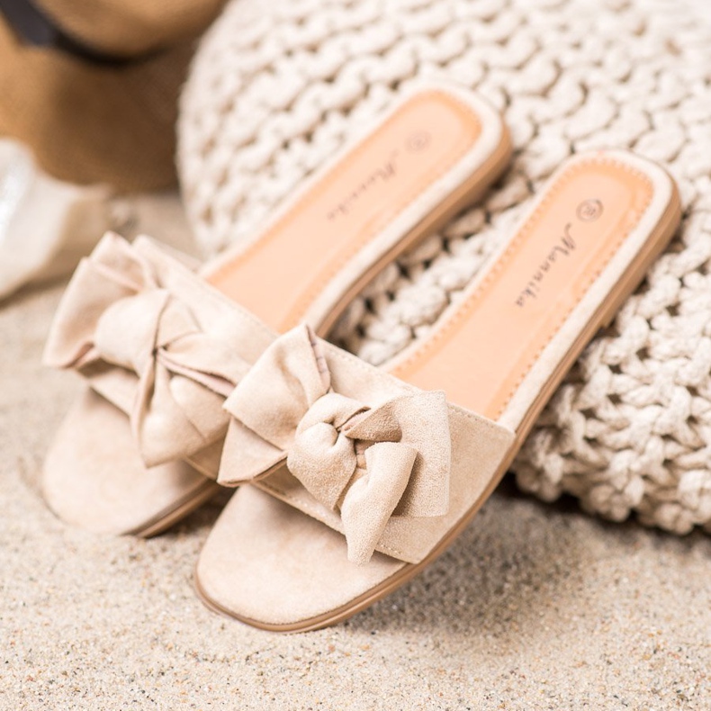 Mannika Tossut, joissa on rusetti ruskea 2