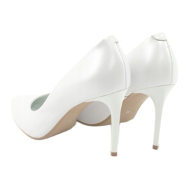 Pumput nastassa, valkoinen helmi Espinto C-602/134 3