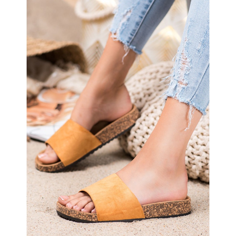 Nio Nio Klassiset tossut alustalla ruskea 2