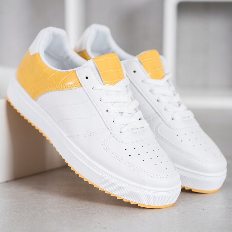 SHELOVET Tyylikkäät kengät alustalla valkoinen 1