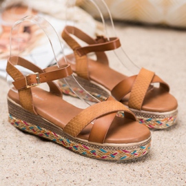 Small Swan Muodikkaat sandaalit Eco -nahkaa ruskea 2