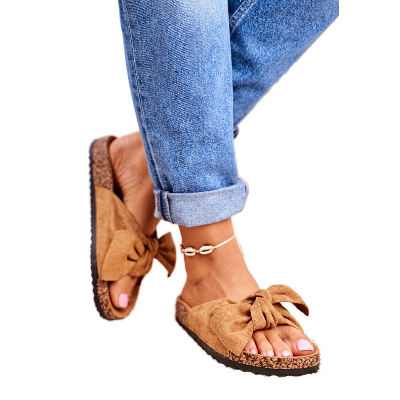 NFR Naisten ruskeat tohvelit, joissa rusetti Wendy Cork 1