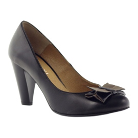 Kotyl Klassiset nahkapumput keulalla 1307 musta katyyli 1