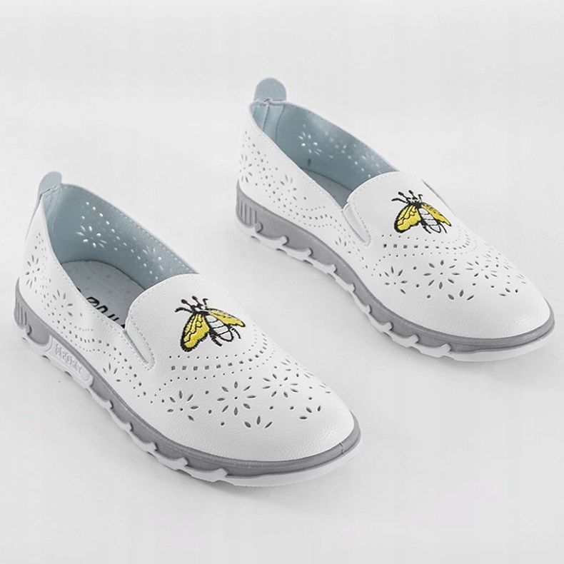 Valkoiset avoimet lenkkarit, joissa merkintä JH81172-1 valkoinen 1