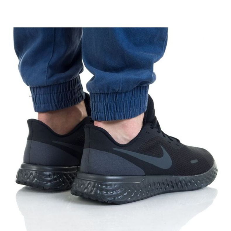 Nike Revolution 5 4EU M BQ6714-004 kenkä musta 1