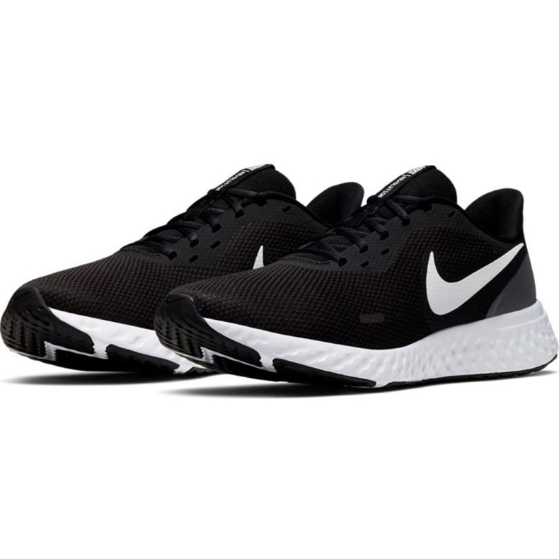 Juoksukengät Nike Revolution 5 BQ3204-002 musta 2