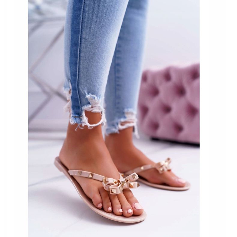 Lu Boo | Beige kumiset varvastossut Rocky Studsilla 1