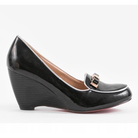 Mustat kiilapumput keulalla 0088-1 2