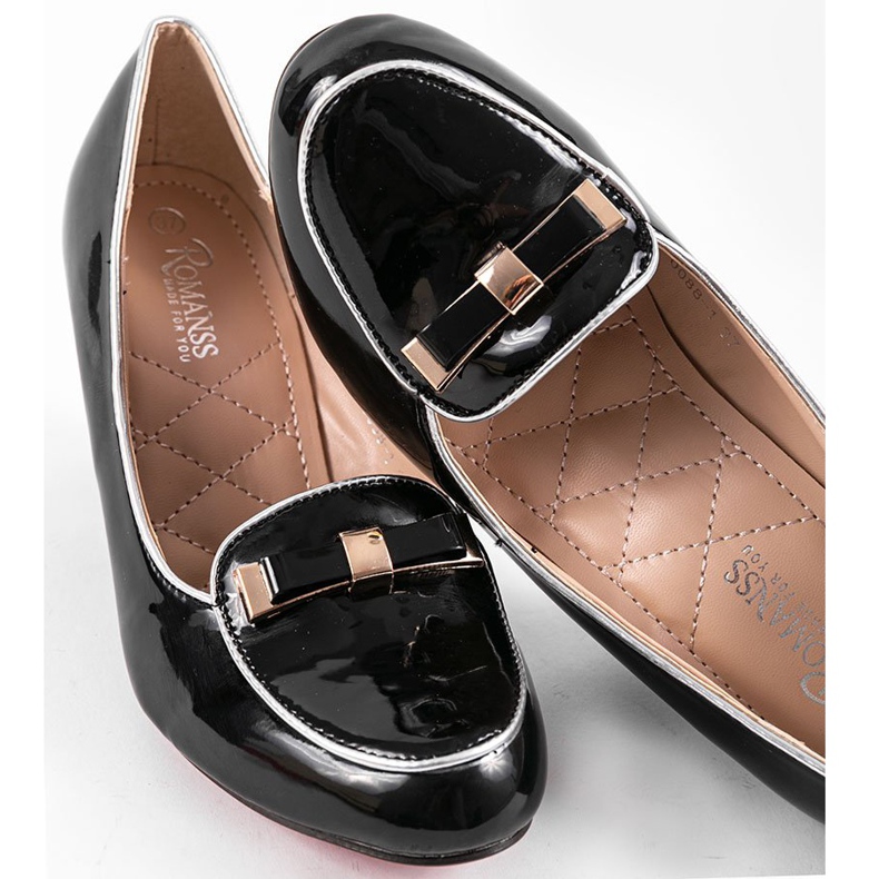 Mustat kiilapumput keulalla 0088-1 1